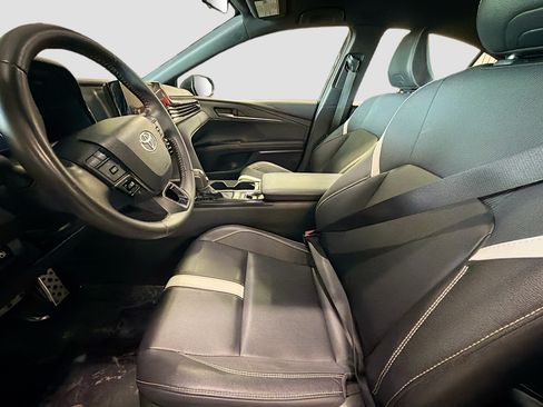 Used 2025 Toyota Camry SE FWD image 13