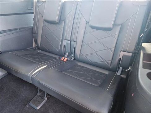 Used 2025 Volkswagen Atlas SE w/ Black Wheel Package image 18