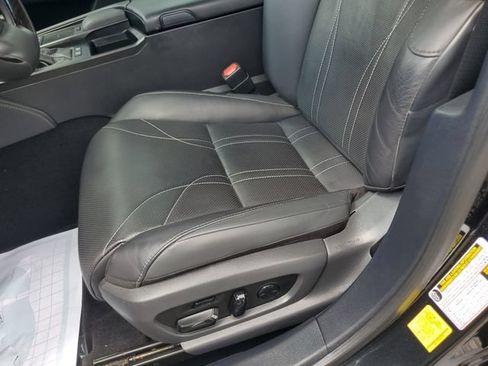 Used 2021 Lexus ES 300h Ultra Luxury w/ Accessory Package FWD image 18