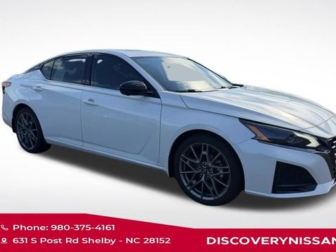 Certified 2024 Nissan Altima 2.0 SR FWD image 2