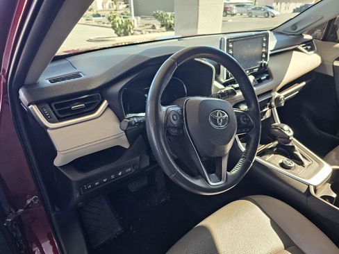 Used 2019 Toyota RAV4 Limited image 18