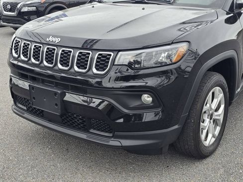 Used 2025 Jeep Compass Latitude w/ Sun & Sound Group AWD/4WD image 10