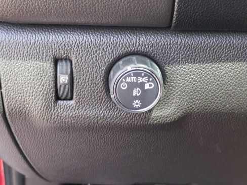 Used 2021 GMC Canyon Denali RWD image 18