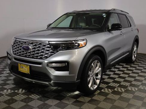 Certified 2023 Ford Explorer Platinum w/ Premium Technology Package AWD/4WD image 3