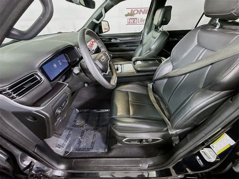 Used 2024 Jeep Wagoneer Base w/ Premium Group I image 27