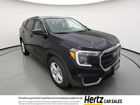 Used 2024 GMC Terrain SLE image 1