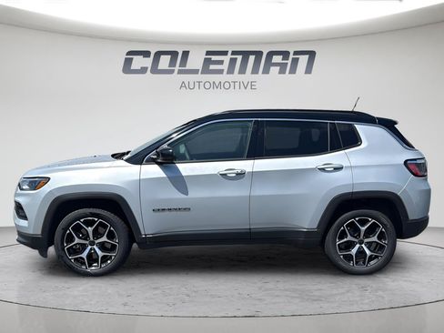 Used 2025 Jeep Compass Limited AWD/4WD image 2