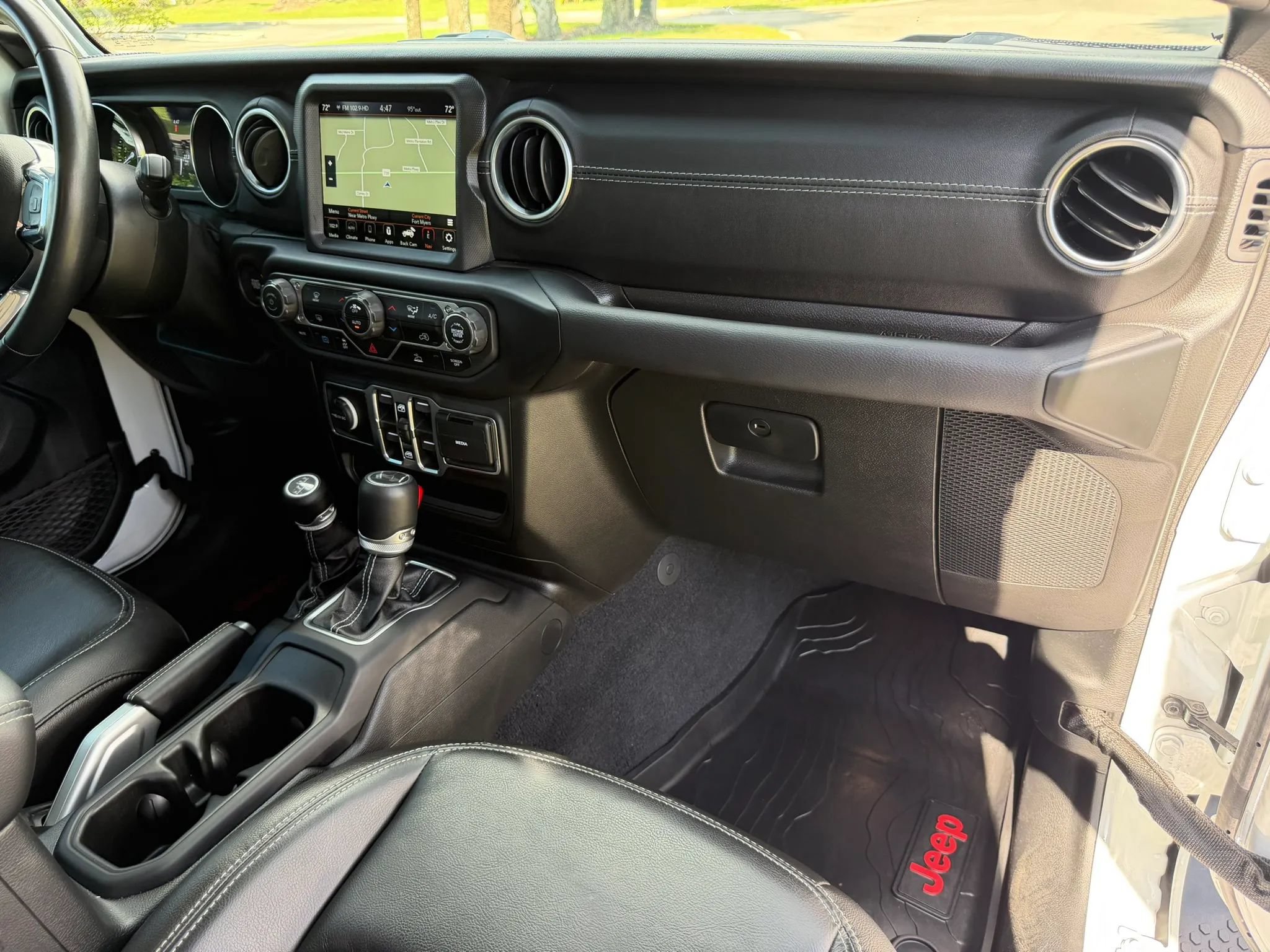 Used 2021 Jeep Wrangler Unlimited Sahara AWD/4WD image 36