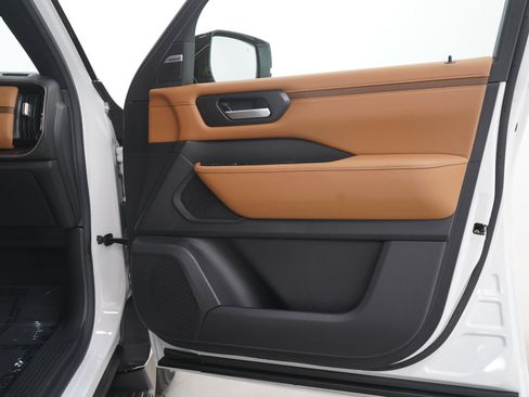 Certified 2025 Nissan Armada SL AWD/4WD image 11