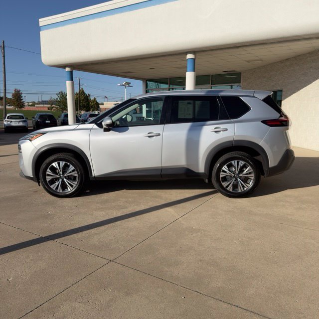 Used 2021 Nissan Rogue SV AWD/4WD image 2
