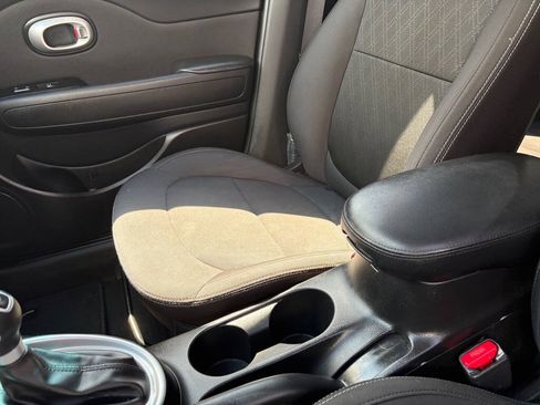 Used 2019 Kia Soul FWD image 34