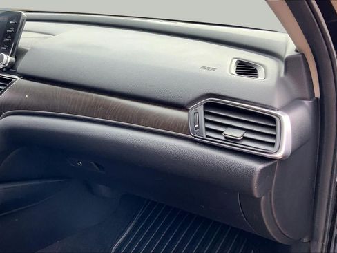 Used 2018 Honda Accord Touring image 18