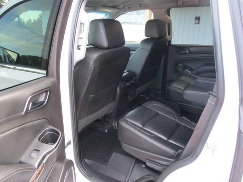 Used 2017 Chevrolet Tahoe LT w/ Luxury Package AWD/4WD image 18