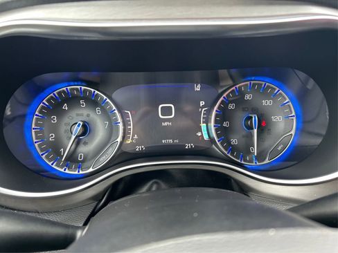 Used 2020 Chrysler Pacifica Limited w/ Quick Order Package 27H Red S image 21