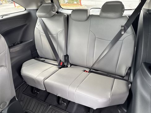 New 2026 Toyota Sienna XLE image 27