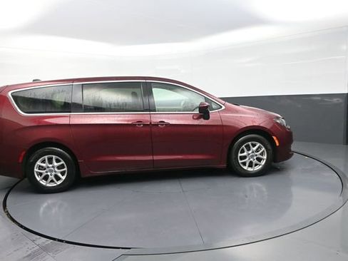 Used 2022 Chrysler Voyager LX FWD image 52