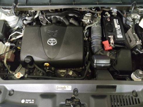 Used 2021 Toyota Highlander LE AWD/4WD image 30