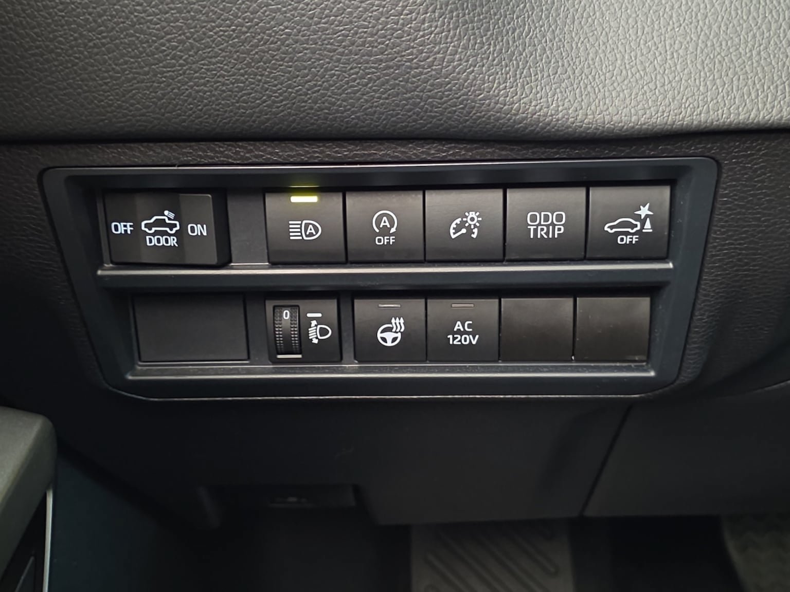 Used 2025 Toyota Tundra Limited AWD/4WD image 27