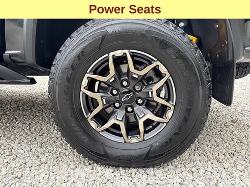 Used 2024 Chevrolet Colorado ZR2 AWD/4WD image 9