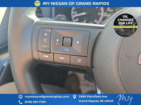 Used 2023 Nissan Rogue S AWD/4WD image 16