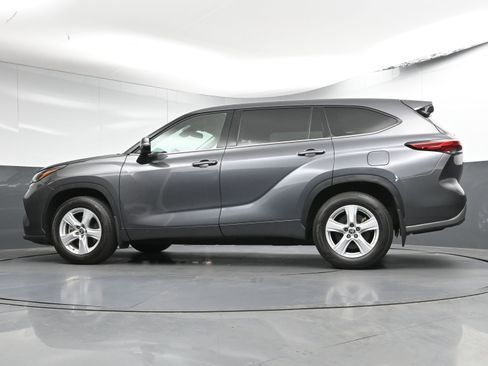 Certified 2022 Toyota Highlander LE image 31