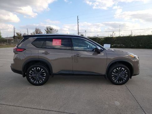 Certified 2025 Nissan Rogue SL w/ Tech Package image 4