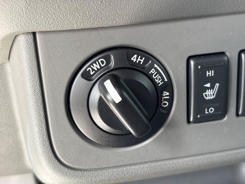 Used 2011 Nissan Frontier SL AWD/4WD image 26