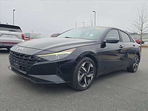 Used 2023 Hyundai Elantra SEL w/ Convenience Package image 2