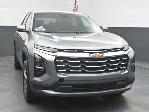 Used 2026 Chevrolet Equinox LT FWD image 3