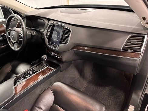 Used 2018 Volvo XC90 T6 Momentum w/ Momentum Plus Package image 16