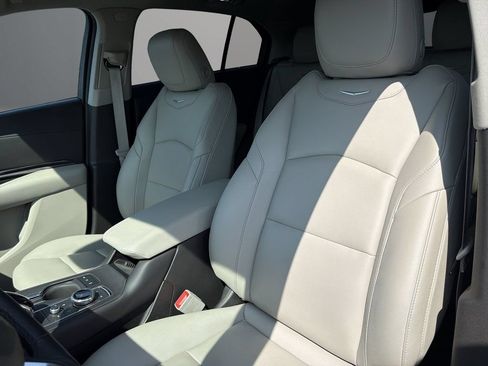 Certified 2022 Cadillac XT4 Luxury w/ Cold Weather Package FWD image 14
