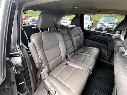 Used 2021 Chrysler Pacifica Touring-L FWD image 22
