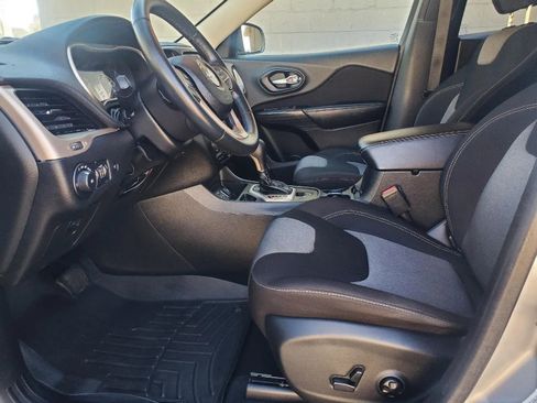 Used 2014 Jeep Cherokee Latitude w/ Comfort/Convenience Group image 10