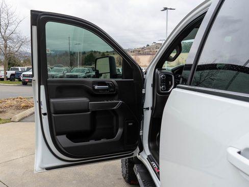 Used 2021 GMC Sierra 2500 AT4 w/ AT4 Preferred Package image 18