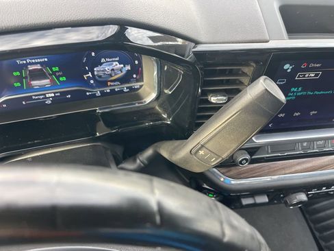 Used 2024 Chevrolet Silverado 2500 LT w/ Convenience Package image 18