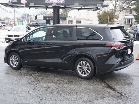 Used 2021 Toyota Sienna LE image 8