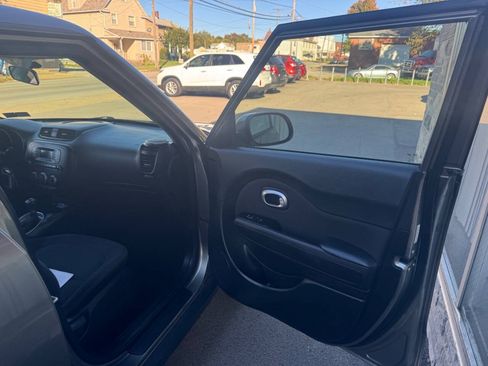 Used 2014 Kia Soul FWD image 24