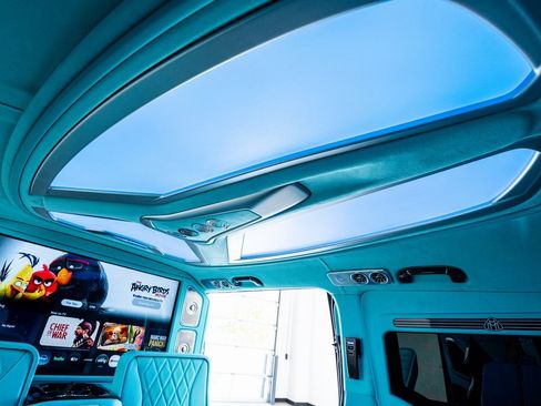 Used 2023 Mercedes-Benz Metris Passenger image 64