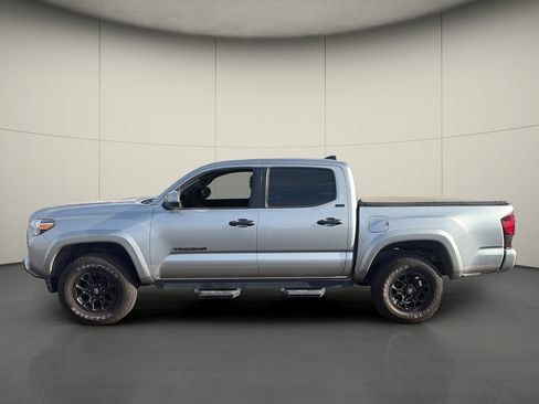 Used 2021 Toyota Tacoma SR5 RWD image 4