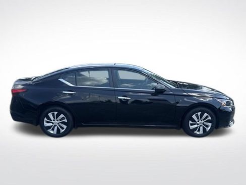 Used 2024 Nissan Altima 2.5 S FWD image 6