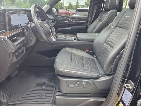 Used 2024 Cadillac Escalade Sport Platinum AWD/4WD image 3