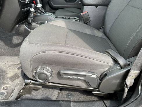 Used 2023 Jeep Wrangler Sport S image 13