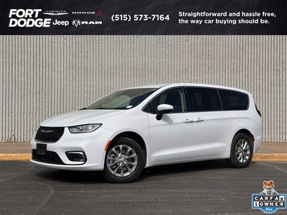 Used 2023 Chrysler Pacifica Touring-L