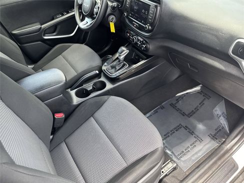 Used 2023 Kia Soul LX FWD image 32