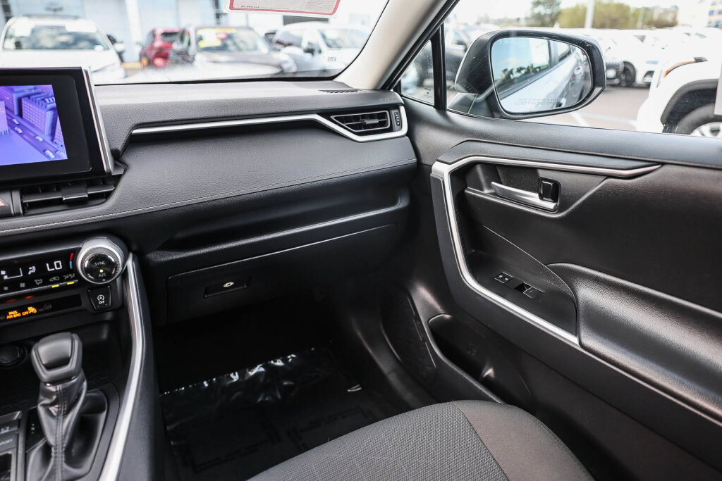 Certified 2025 Toyota RAV4 XLE FWD image 9
