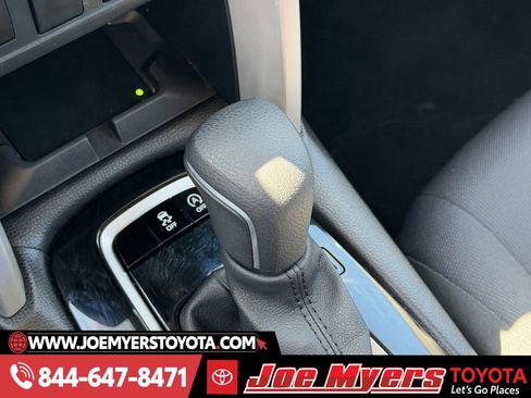 Used 2025 Toyota Corolla Cross LE image 21