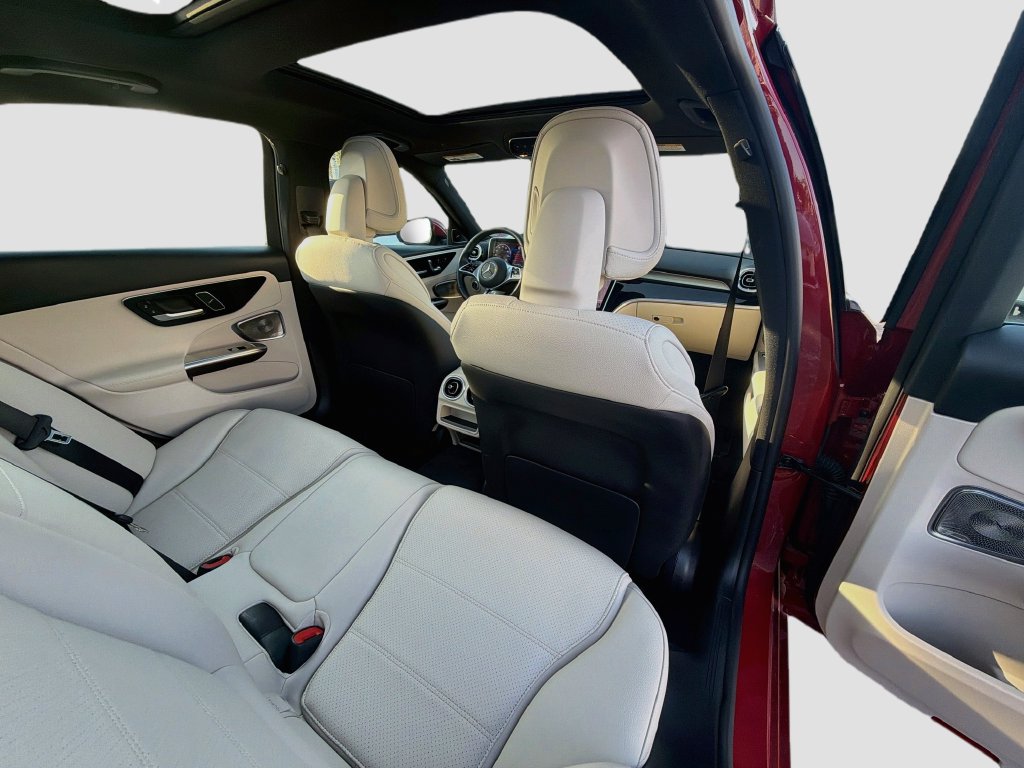 Used 2025 Mercedes-Benz C 300 4MATIC Sedan image 31