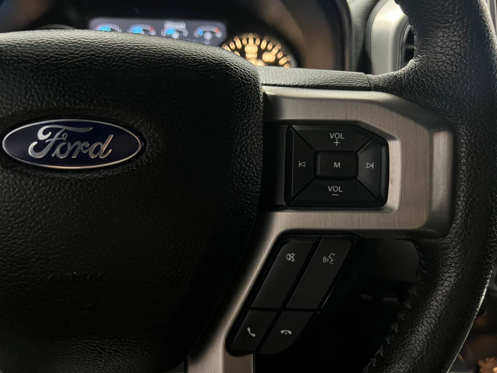 Used 2015 Ford F150 Platinum w/ Equipment Group 701A Luxury AWD/4WD image 22