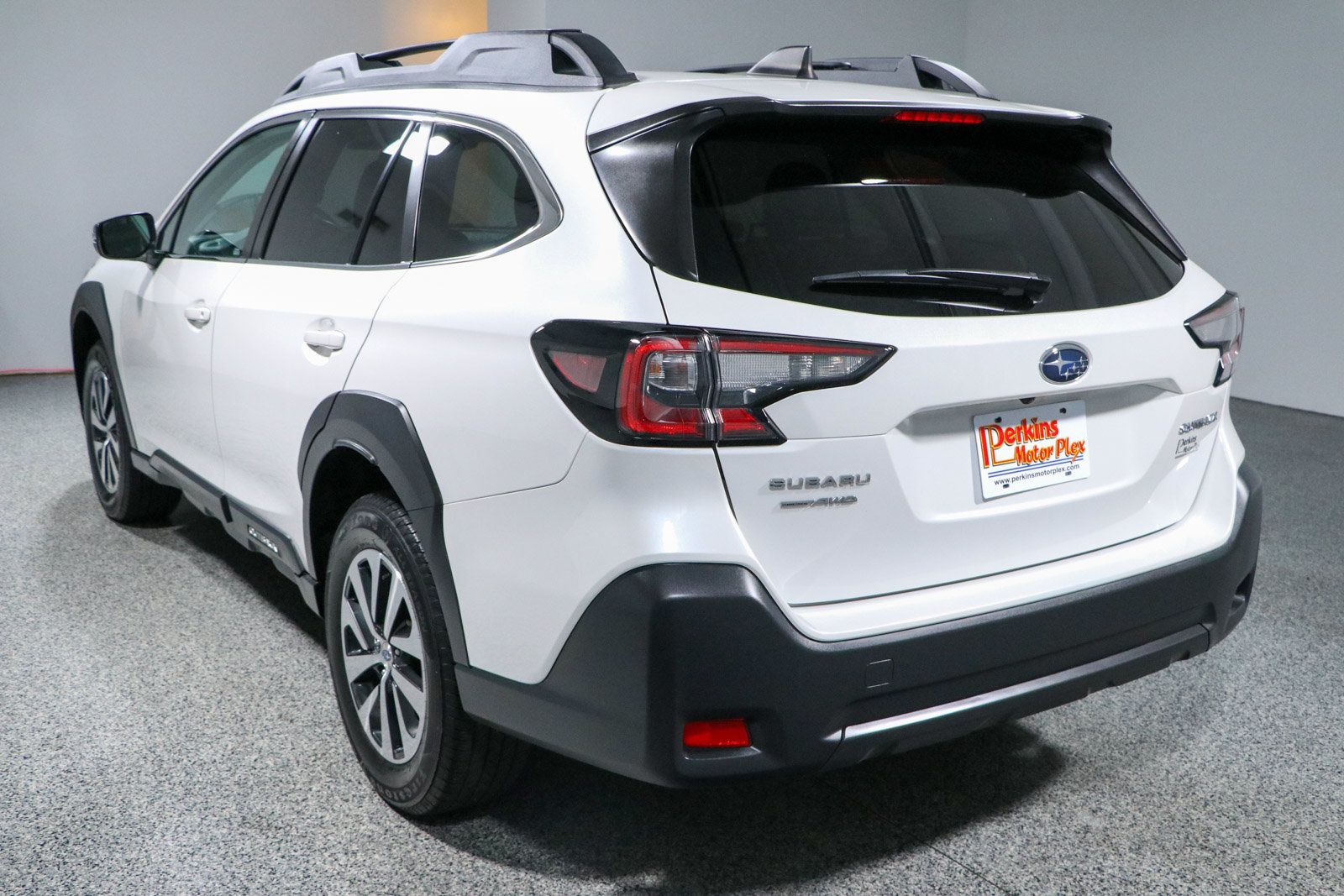 Used 2024 Subaru Outback Premium AWD/4WD image 9
