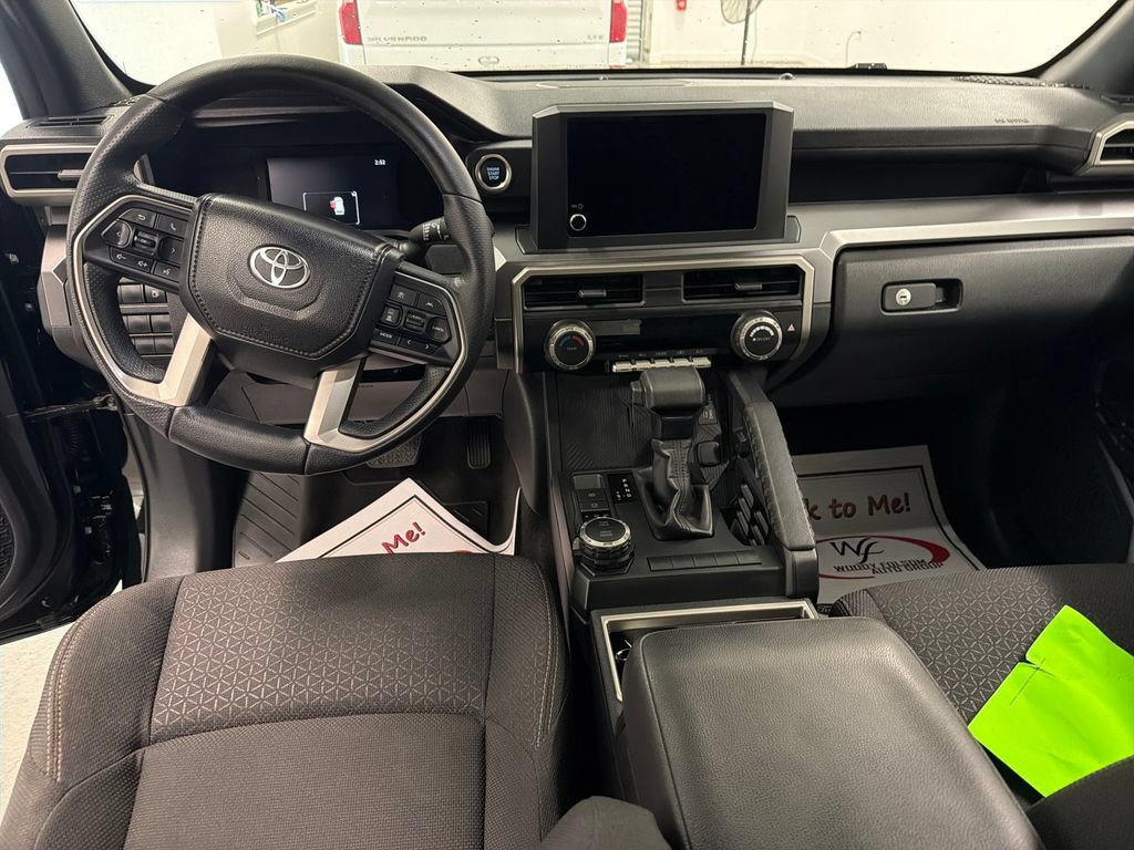 Used 2025 Toyota 4Runner SR5 AWD/4WD image 17
